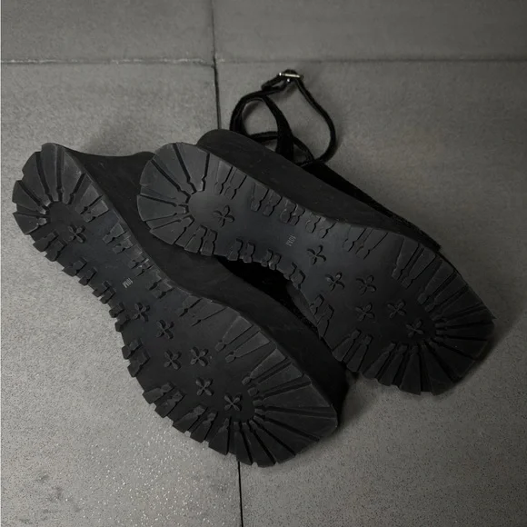 DOLLSKILL Women's Black Platform Sandals - Picture 3 of 3